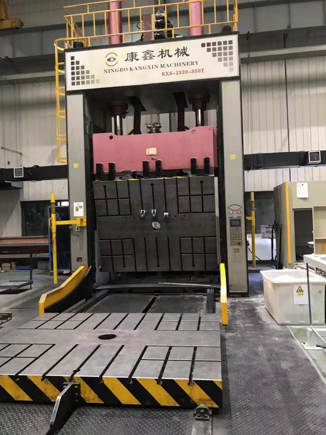 國產(chǎn)油壓機維修(圖1)